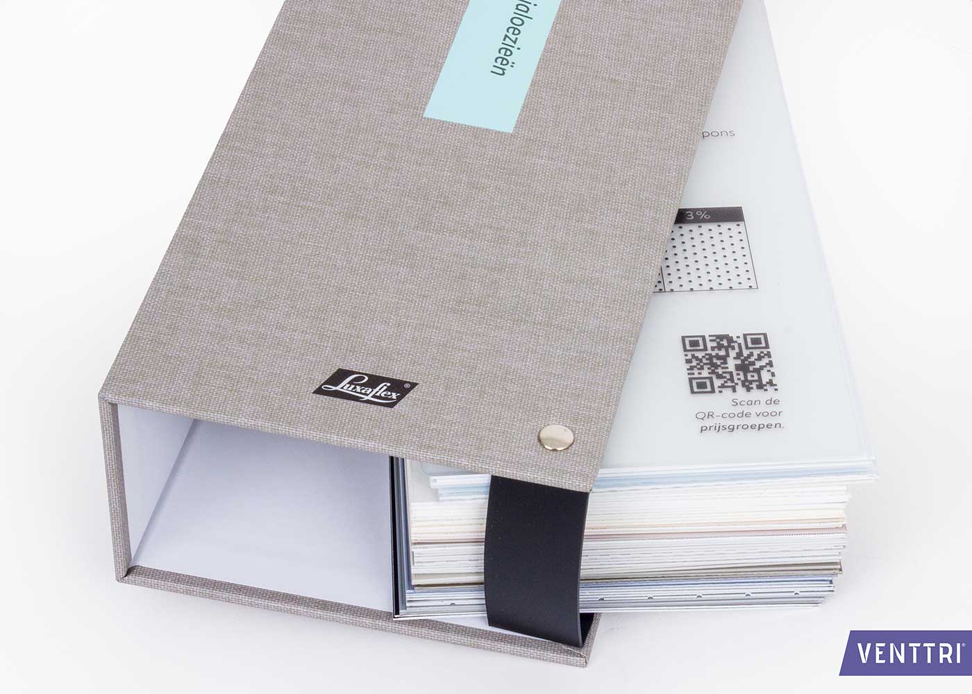 Custom Color Fan with black closure